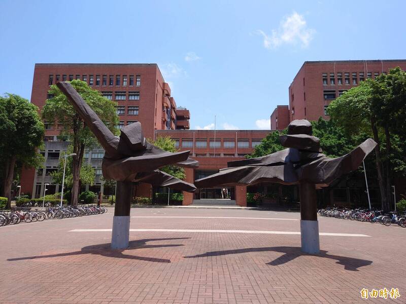 成大「二手書義賣活動」已持續22年，傳承愛心與公益。（記者洪瑞琴攝）