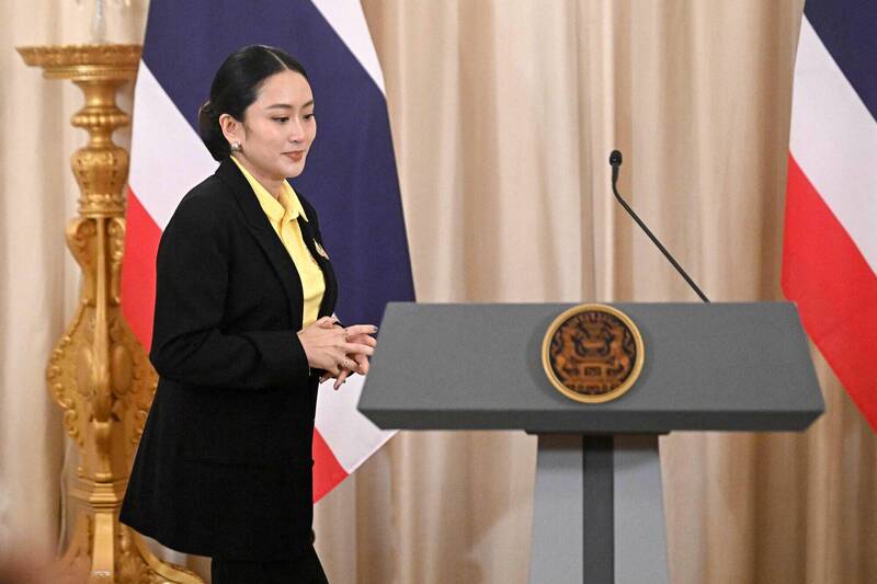 近日泰國總理貝東丹與柬埔寨前領導人洪森針對邊界問題的通話遭洩露後，多名反對者向她呼籲辭職。（法新社）