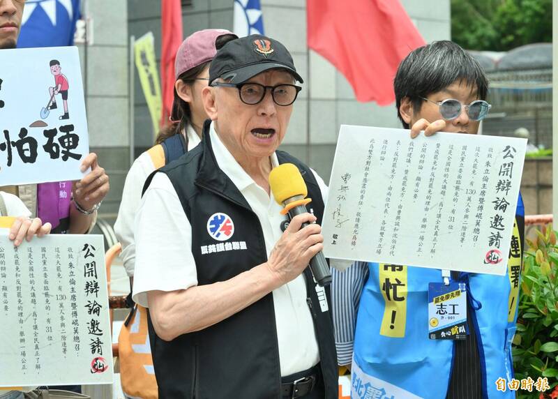 藍營拒辯論邀戰、無禮對待罷團 曹興誠:只敢躲在黑暗ㄧ見光就死 藍營拒辯論邀戰、無禮對待罷團 曹興誠:只敢躲在黑暗ㄧ見光就死