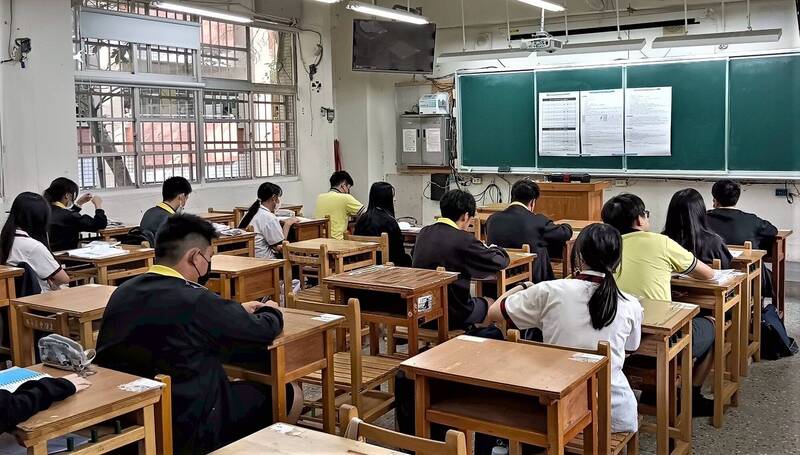 基北區高級中等學校免試入學實際招生名額今(20)日起公告於「基北區免試入學報名作業資訊系統平台」。圖為會考情況。(新北市教育局提供) 基北區高級中等學校免試入學實際招生名額今(20)日起公告於「基北區免試入學報名作業資訊系統平台」。圖為會考情況。(新北市教育局提供)
