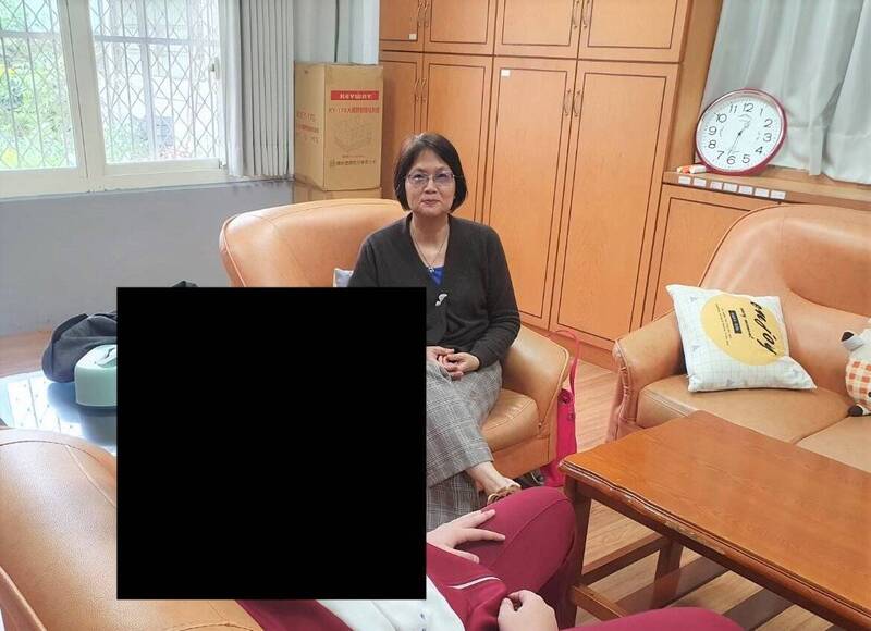心理師鄭瑞珠說,自己是「孩子生命中那盞不熄的燈塔」。(新北市教育局提供) 心理師鄭瑞珠說,自己是「孩子生命中那盞不熄的燈塔」。(新北市教育局提供)