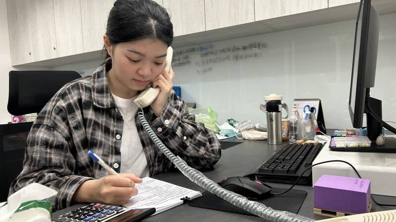 陳瑞嘉表示,「全方位就業計畫」計畫針對設籍或居住新北市,18至29歲非典型勞動青年,提供輔導津貼、轉業獎勵金及職訓補助,最高4萬5000元。(新北市勞工局提供) 陳瑞嘉表示,「全方位就業計畫」計畫針對設籍或居住新北市,18至29歲非典型勞動青年,提供輔導津貼、轉業獎勵金及職訓補助,最高4萬5000元。(新北市勞工局提供)