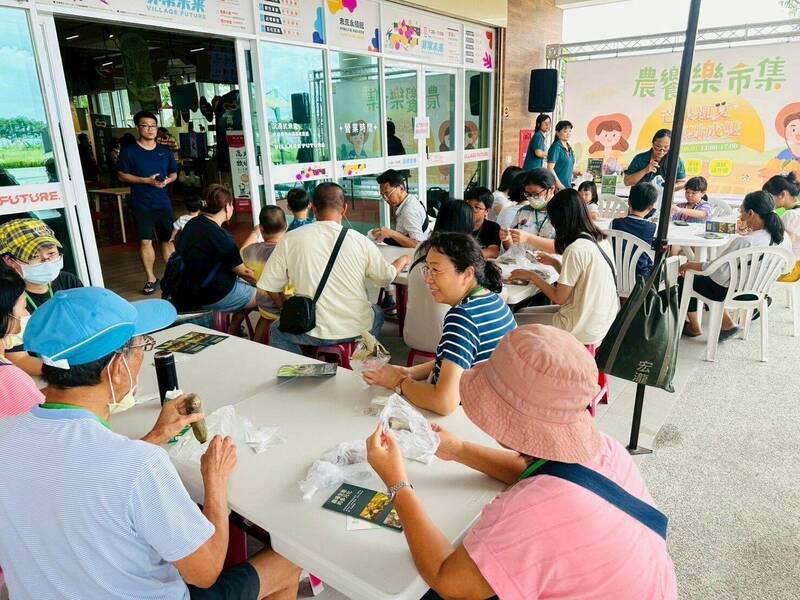 各種手作體驗吸引了許多人參加(屏東縣政府提供) 各種手作體驗吸引了許多人參加(屏東縣政府提供)