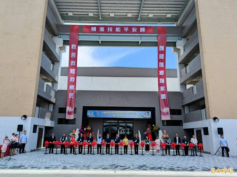 賴清德總統出席消防署30週年署慶,並為消訓中心第2期工程啟用剪綵。(記者劉濱銓攝) 賴清德總統出席消防署30週年署慶,並為消訓中心第2期工程啟用剪綵。(記者劉濱銓攝)