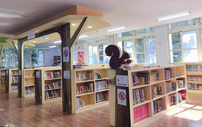 鹿港圖書館傳出小女生遭男子強脫襪子的離奇事件。(擷取自鹿港鎮圖書館臉書) 鹿港圖書館傳出小女生遭男子強脫襪子的離奇事件。(擷取自鹿港鎮圖書館臉書)