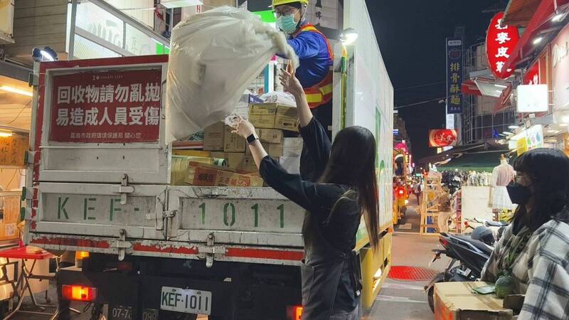 嘉市清潔隊員收運垃圾 遭資收物割傷大腿內側