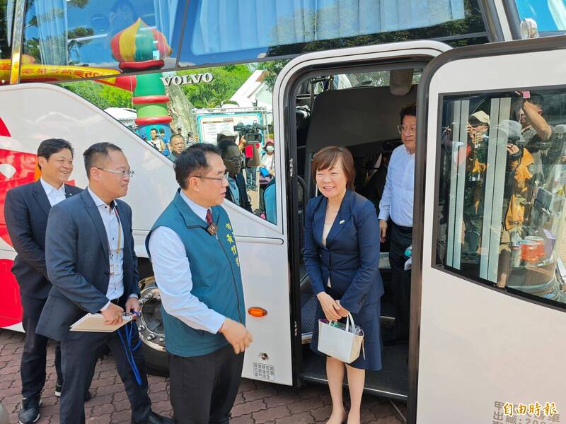 日本前首相夫人安倍昭惠等外賓也因交通塞爆而延遲抵達。(記者吳俊鋒攝) 日本前首相夫人安倍昭惠等外賓也因交通塞爆而延遲抵達。(記者吳俊鋒攝)