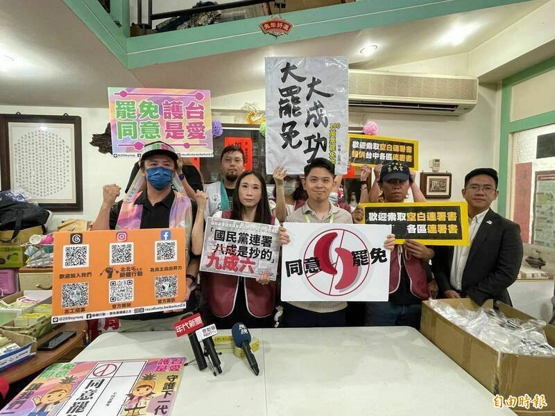 中六選區罷免國民黨立委羅廷瑋的公民團體「敲羅行動」,今天發布4項聲明駁斥「造假灌水」之說。(資料照) 中六選區罷免國民黨立委羅廷瑋的公民團體「敲羅行動」,今天發布4項聲明駁斥「造假灌水」之說。(資料照)