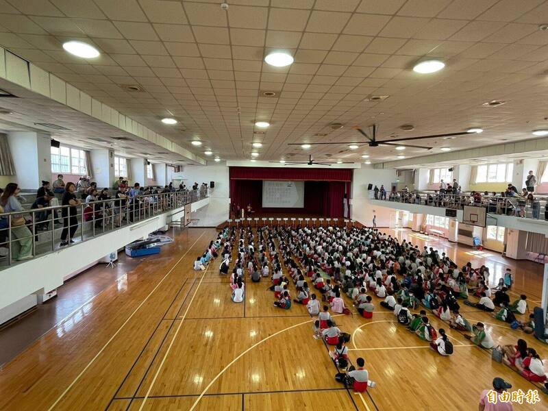 新北市國中於6月20日進行114學年度新生實體報到作業。(記者羅國嘉攝) 新北市國中於6月20日進行114學年度新生實體報到作業。(記者羅國嘉攝)