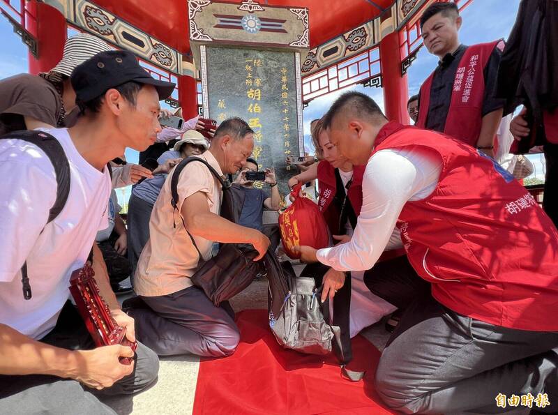 胡璉將軍和平公益促進會推動人道關懷  助老兵骨灰由金門重返故里