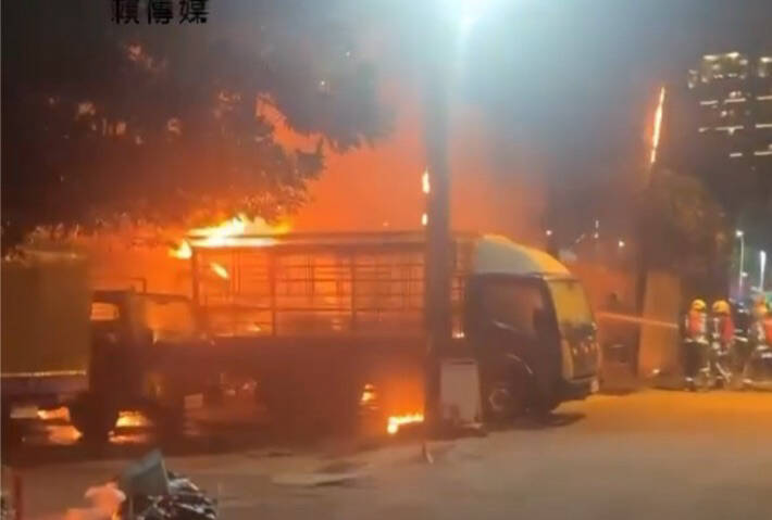台中逢甲商圈晚間傳出民宅火警。（民眾提供）