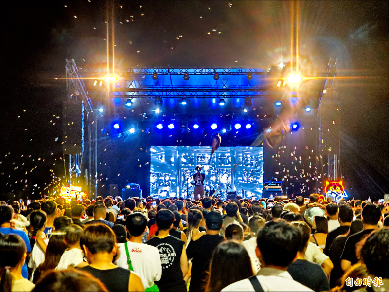 鹽琉開趴昨天舉辦演唱會，現場人潮滿滿。（記者陳彥廷攝）