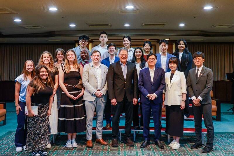 史丹佛師生拜會高市府 陳其邁︰期待能建構強韌夥伴關係