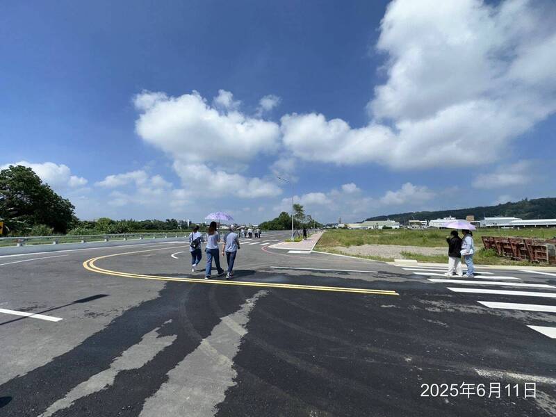 苗栗縣苗栗市及公館鄉交界的水鶴自辦市地重劃區完工驗收,俟土地分配並點交完畢後再對外開放。(苗栗縣政府提供) 苗栗縣苗栗市及公館鄉交界的水鶴自辦市地重劃區完工驗收,俟土地分配並點交完畢後再對外開放。(苗栗縣政府提供)