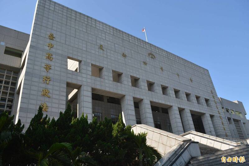 台中餐酒館老闆鐘士豪，去年開千萬超跑酒駕拒測，提起行政訴訟遭駁回，不過開庭時卻驚爆，事後有警方高層到家中致歉，表示舉發程序有瑕疵。（記者陳建志攝）