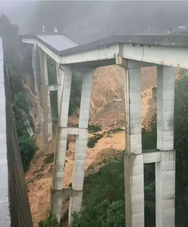 高架橋橋體嚴重變形。（圖翻攝自李老師不是你老師X平台）