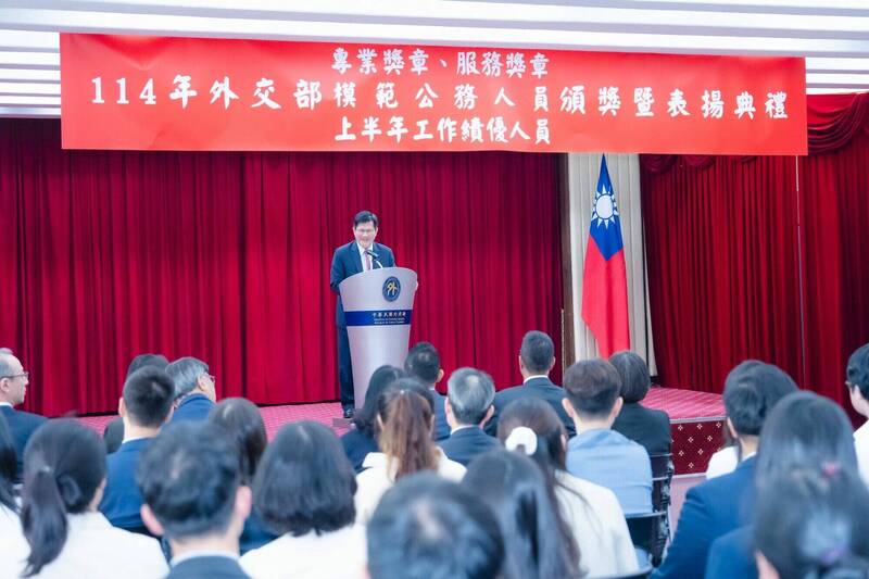 表揚現職、退休外交人員 林佳龍：國家最堅實的後盾