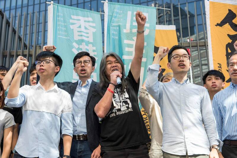 香港社會民主連線預告解散，泛民主派較具代表性的黨派完全消失。中為核心人物「長毛」梁國雄。（法新社檔案照）