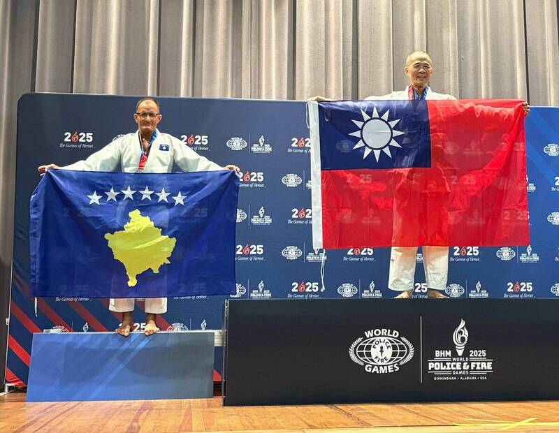 林世明在世界警消運動會柔道賽,擊敗科索沃名將奪金。(林世明提供) 林世明在世界警消運動會柔道賽,擊敗科索沃名將奪金。(林世明提供)