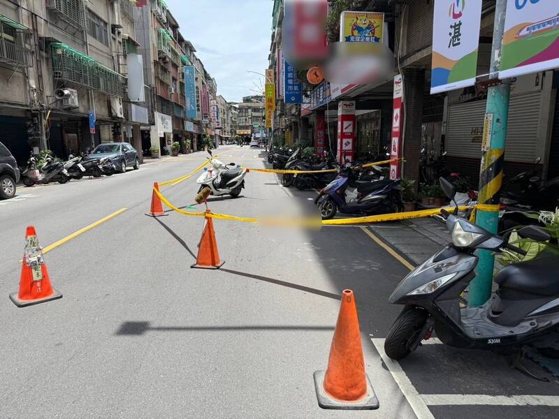 新北市新莊今天上午驚傳一名男子墜落身亡，警方排除外力介入，進一步調查墜落原因。（記者吳仁捷翻攝）