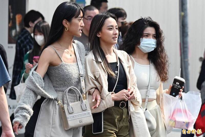 本週持續酷熱挑戰今年高溫紀錄 雙颱估週末先後生成