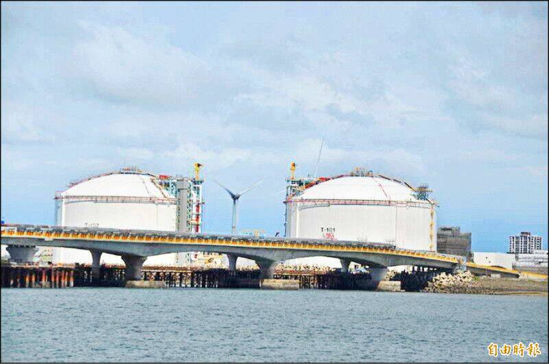 桃園市觀音區中油第三天然氣接收站今天傍晚有潛水員進行水下作業發生意外，李姓潛水員疑因裝備故障溺水，緊急送醫不治。（資料照）