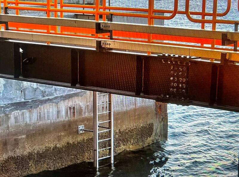 桃園市觀音區中油三接碼頭潛水員溺水事故現場。（記者余瑞仁翻攝）