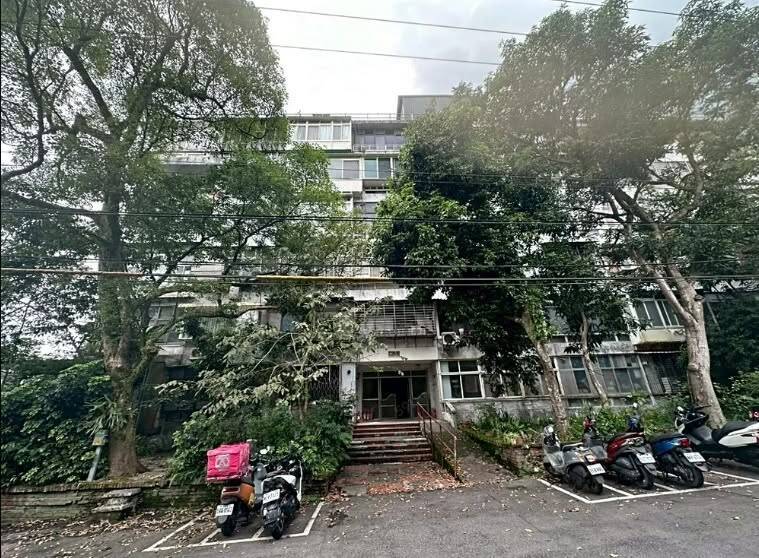 591網站上刊登一間位於新店花園新城翰林樓的套房,只要25萬。(圖取自591官網) 591網站上刊登一間位於新店花園新城翰林樓的套房,只要25萬。(圖取自591官網)