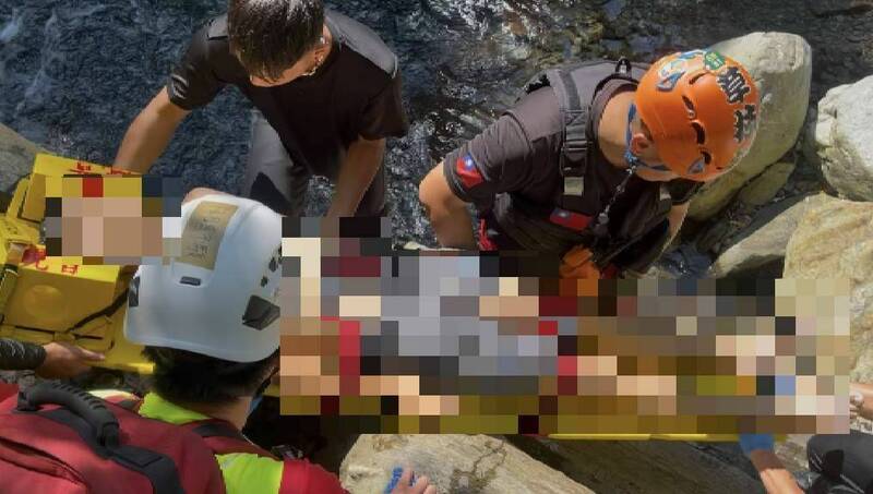 何男溺水送医仍不治。(民众提供) 何男溺水送医仍不治。(民众提供)