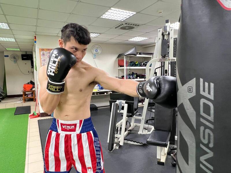 陈鹏畯爆打中国拳手 全靠疯狂自律