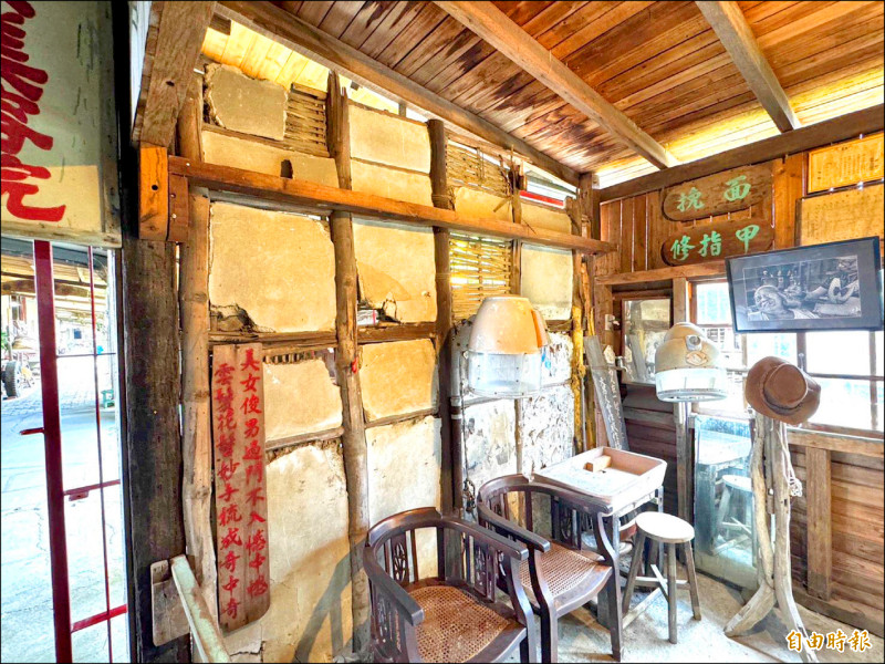 嘉義新港頂菜園農村博物館的竹編夾泥牆,是花了不少金錢與精神搶救回來的。(記者蔡宗勳攝) 嘉義新港頂菜園農村博物館的竹編夾泥牆,是花了不少金錢與精神搶救回來的。(記者蔡宗勳攝)