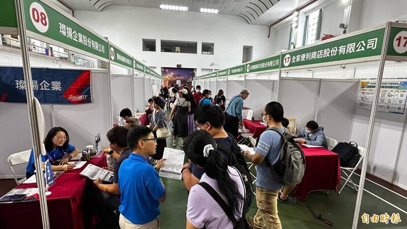 台南市官辦的身障就博會,在善化文康育樂中心登場。(記者劉婉君攝) 台南市官辦的身障就博會,在善化文康育樂中心登場。(記者劉婉君攝)