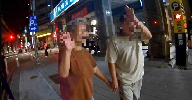 張婦(左)與丈夫團聚才稱「忘記自己身在台中」。(讀者提供) 張婦(左)與丈夫團聚才稱「忘記自己身在台中」。(讀者提供)