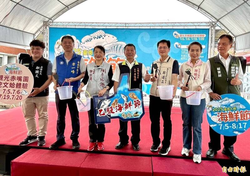 台南七股海鮮節今天在台江國家公園六孔管理站開幕,推出觀光赤嘴園。(記者楊金城攝) 台南七股海鮮節今天在台江國家公園六孔管理站開幕,推出觀光赤嘴園。(記者楊金城攝)
