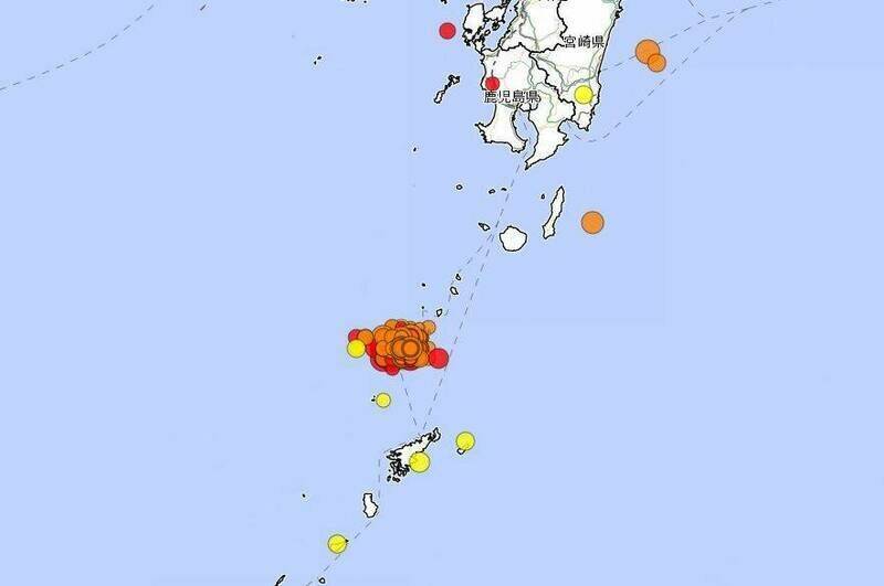 日本氣象廳2日顯示的吐噶喇群島地震位置圖。(圖擷自日本氣象廳) 日本氣象廳2日顯示的吐噶喇群島地震位置圖。(圖擷自日本氣象廳)
