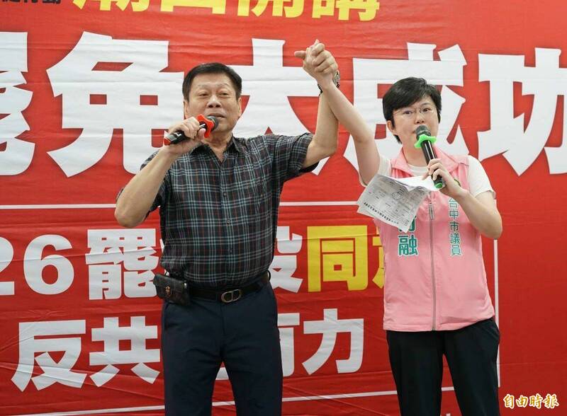 高大成呼籲要明確拒絕親共立委,支持大罷免。(記者蔡淑媛攝) 高大成呼籲要明確拒絕親共立委,支持大罷免。(記者蔡淑媛攝)