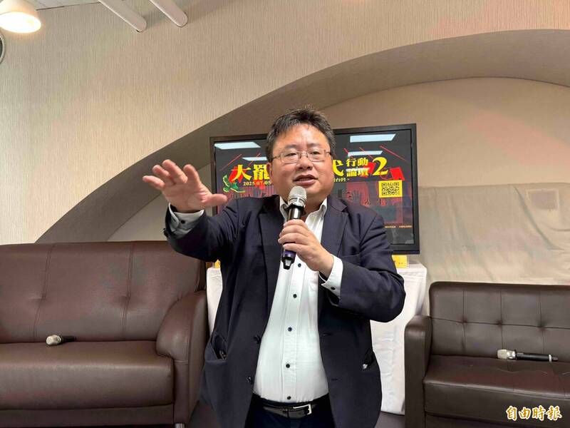矢板明夫指出,這次罷免並非統獨之爭,而是「統與不統」之爭。(記者蔡淑媛攝) 矢板明夫指出,這次罷免並非統獨之爭,而是「統與不統」之爭。(記者蔡淑媛攝)