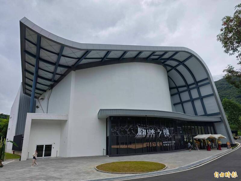 台灣原住民族文化園區內的歌舞館今天正式開幕。(記者陳彥廷攝) 台灣原住民族文化園區內的歌舞館今天正式開幕。(記者陳彥廷攝)