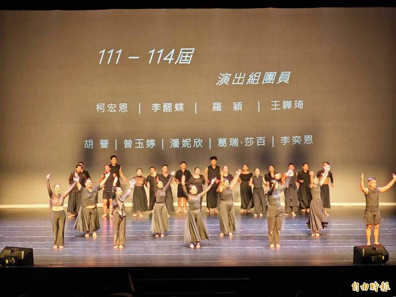 與台灣原住民族文化園區共同成長的「娜麓灣樂舞團」帶來精采的表演。(記者陳彥廷攝) 與台灣原住民族文化園區共同成長的「娜麓灣樂舞團」帶來精采的表演。(記者陳彥廷攝)