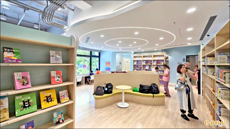 三重區建設公司公益回饋空間,市府設置兒童親子分館,昨日落成啟用。(記者黃子暘攝) 三重區建設公司公益回饋空間,市府設置兒童親子分館,昨日落成啟用。(記者黃子暘攝)