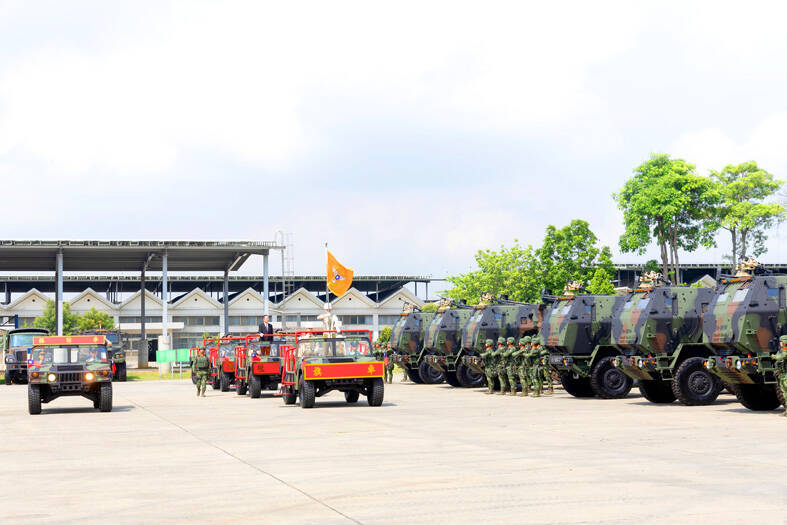 
Minister of National Defense Wellington Koo, in the second jeep, presides over the formation ceremony of the nation’s first HIMARS unit in Taichung on Friday.
Photo courtesy of the Ministry of National Defense via CNA