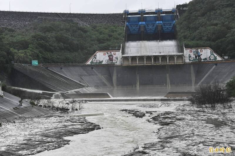 牡丹水庫調節排水。(記者蔡宗憲攝) 牡丹水庫調節排水。(記者蔡宗憲攝)
