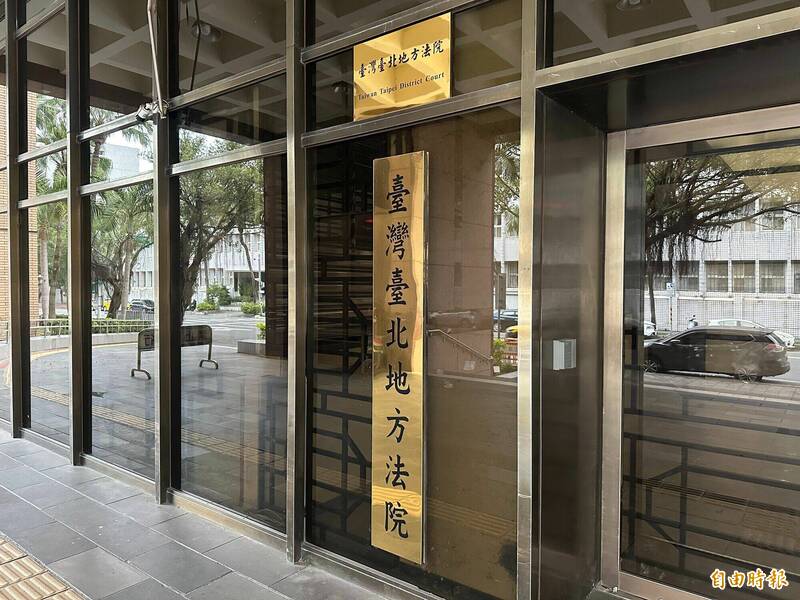 台北地院認為,葉男罪嫌重大,裁定8月1日起延長羈押2月。(記者吳昇儒攝) 台北地院認為,葉男罪嫌重大,裁定8月1日起延長羈押2月。(記者吳昇儒攝)