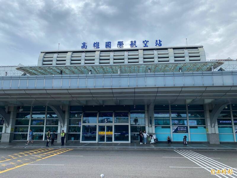 高雄機場國內航班今天全數取消。(記者洪臣宏攝) 高雄機場國內航班今天全數取消。(記者洪臣宏攝)