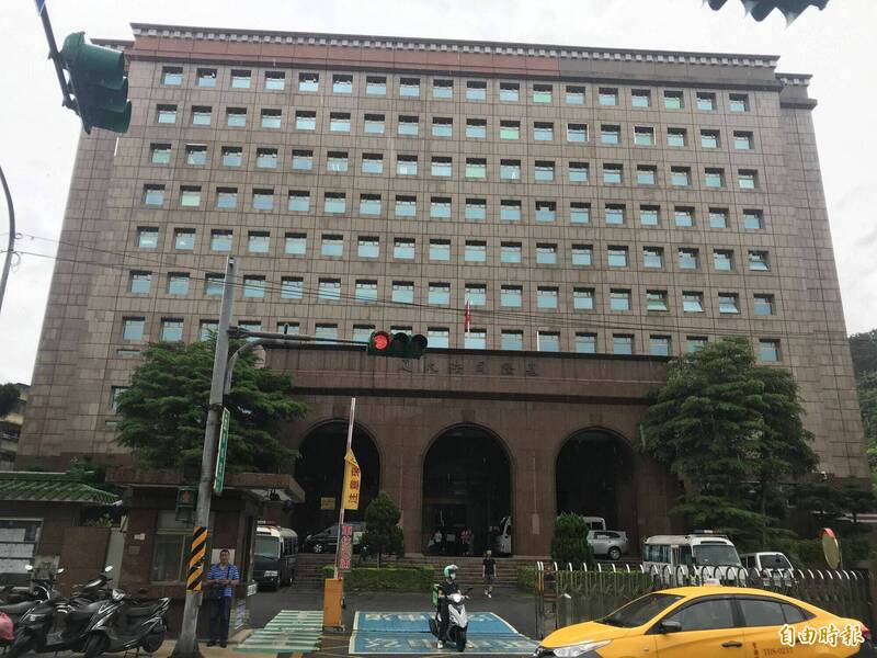 基隆地院近日審結認定吳男拉好繫繩,導致愛犬傷人,判處拘役30日,得易科罰金3萬元,全案仍可上訴。(記者吳昇儒攝) 基隆地院近日審結認定吳男拉好繫繩,導致愛犬傷人,判處拘役30日,得易科罰金3萬元,全案仍可上訴。(記者吳昇儒攝)