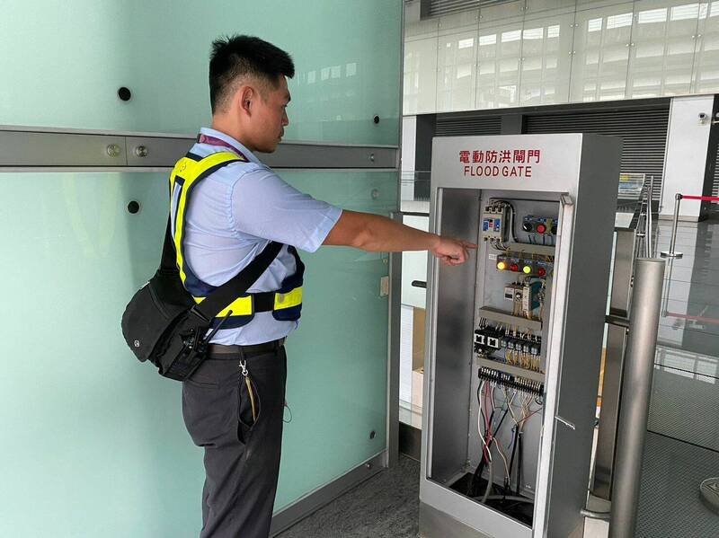 因應丹尼絲颱風逼近,桃園大眾捷運公司已完成機場捷運系統應變整備。(圖由桃園大眾捷運公司提供) 因應丹尼絲颱風逼近,桃園大眾捷運公司已完成機場捷運系統應變整備。(圖由桃園大眾捷運公司提供)