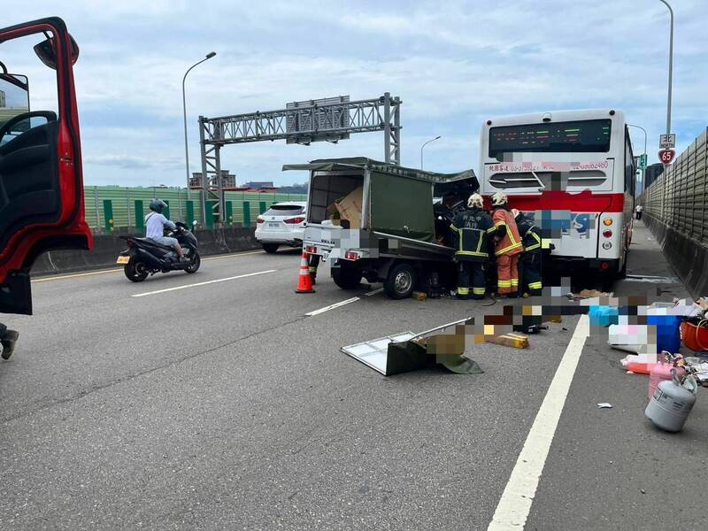 台65線小貨車撞公車 2人受傷 副駕女子傷重不治