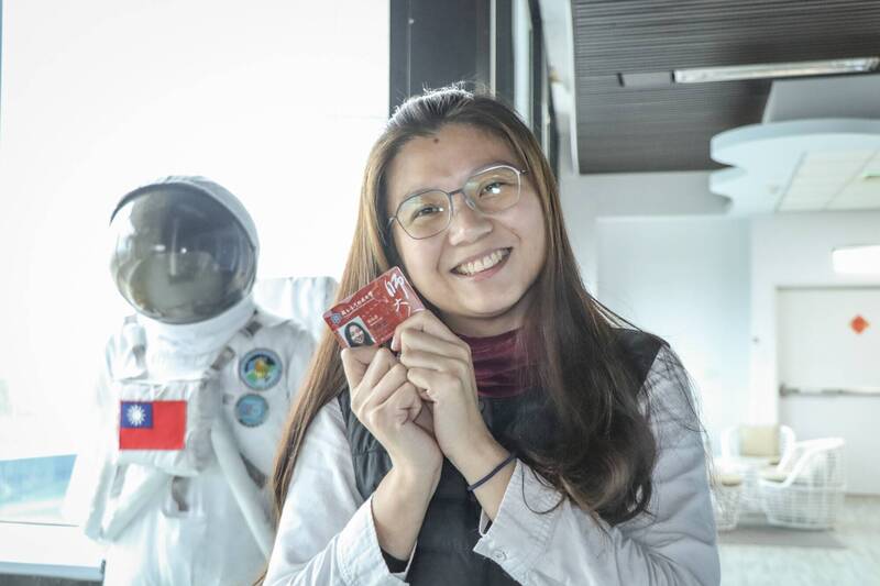 台師大機電工程學系105級校友郭佳宜,喜愛機械而投身「太空產業黑手」,成為國家太空中心衛星機械組的結構工程師。(台師大提供) 台師大機電工程學系105級校友郭佳宜,喜愛機械而投身「太空產業黑手」,成為國家太空中心衛星機械組的結構工程師。(台師大提供)