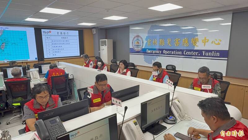 雲林縣災害應變中心下午4點召開第二次會議。(記者李文德攝) 雲林縣災害應變中心下午4點召開第二次會議。(記者李文德攝)