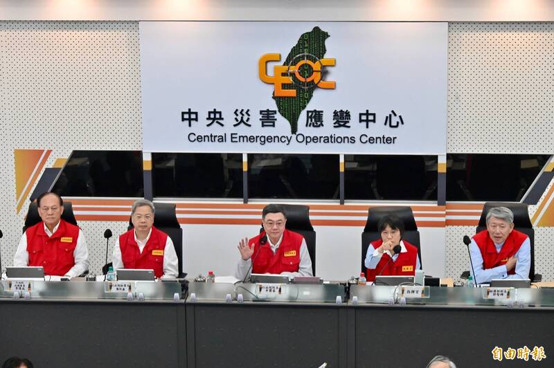 行政院長卓榮泰今早坐鎮中央災害應變中心,聽取各部會簡報。(記者叢昌瑾攝) 行政院長卓榮泰今早坐鎮中央災害應變中心,聽取各部會簡報。(記者叢昌瑾攝)